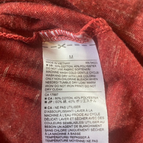 Banana Republic Shirt Mens Medium Red Long Sleeve Moisture Wicking Adult - Picture 5 of 5